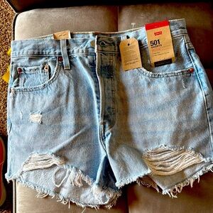 NWT Levi's Women 501 Denim Shorts. NWT - Size 29
